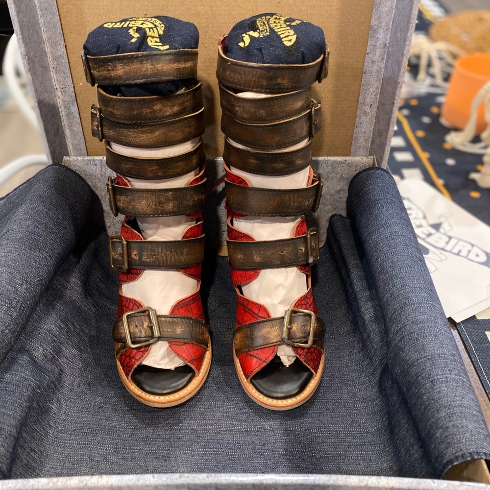 Freebird by Steven bond red Croco Strappy Sandals